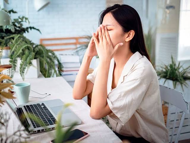 Screen Heavy Lifestyles and the Importance of Giving Your Eyes a Break